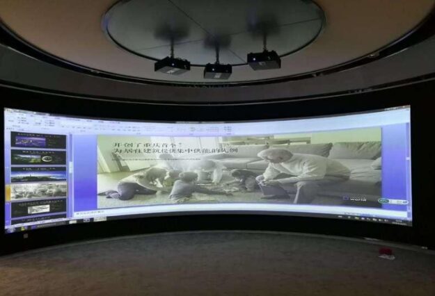 Multi-Channel Curved Projection Systems