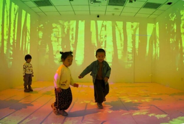 How Immersive Projection and Interactive Installations Enhance School History Museum Experiences and Boost Promotion